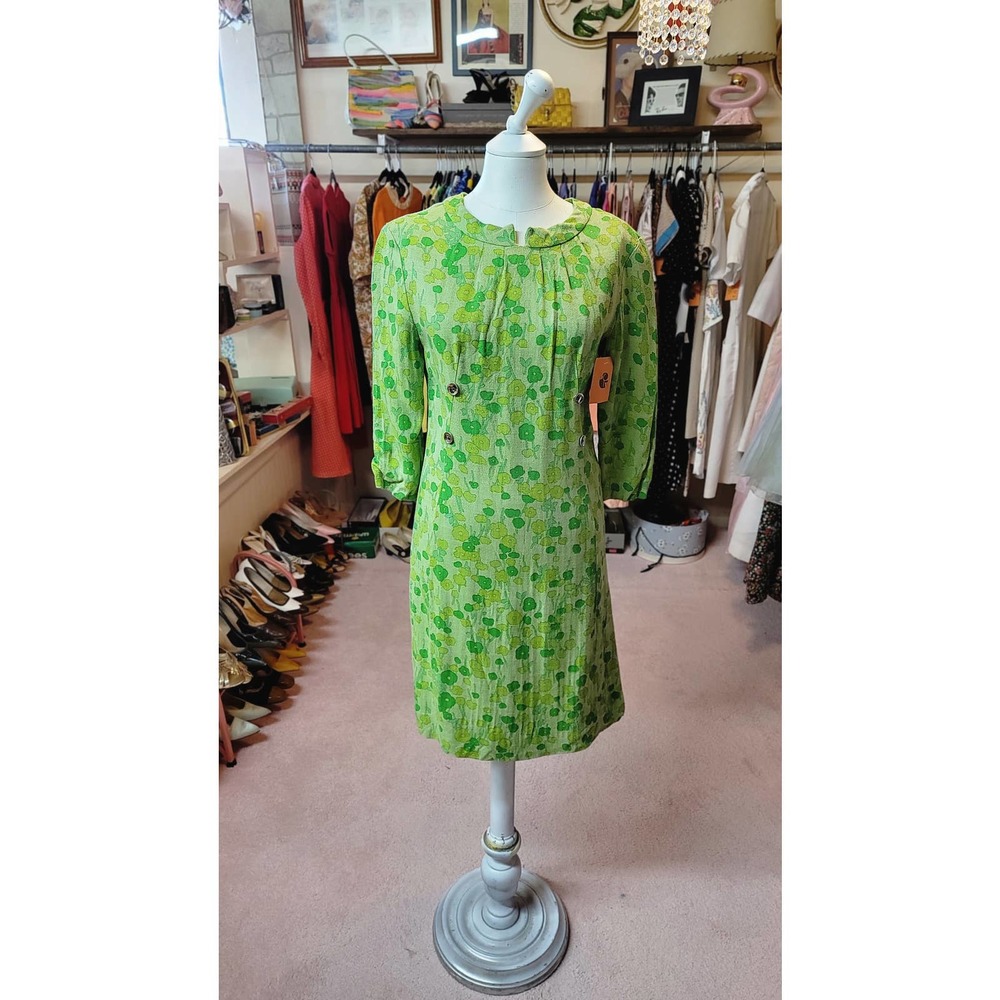 M vintage 1970s mod green floral dress